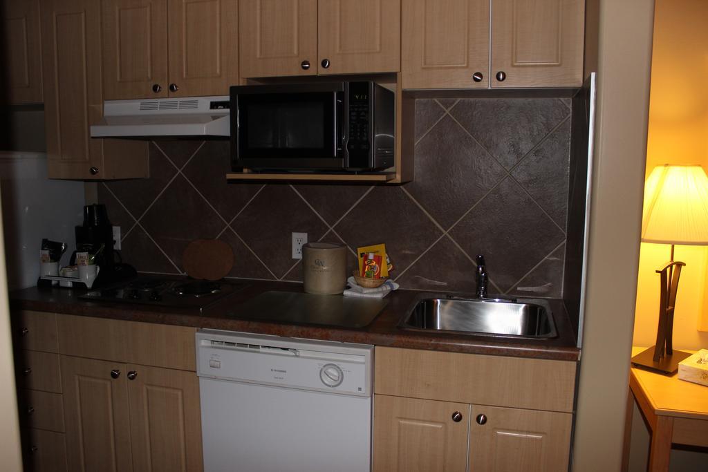 Clearwater Hotel Ltd Fort Mcmurray Zewnętrze zdjęcie