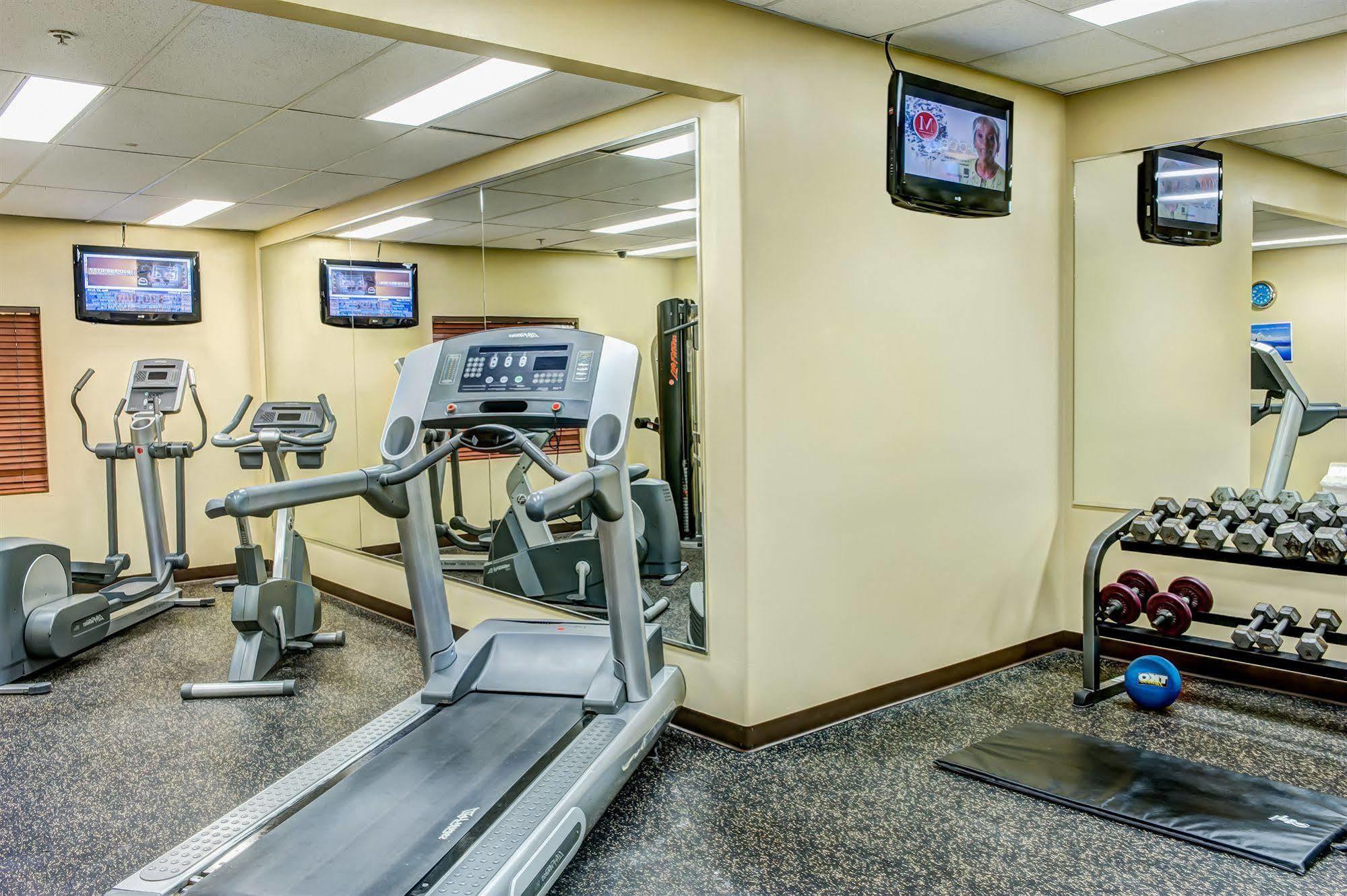 Clearwater Hotel Ltd Fort Mcmurray Zewnętrze zdjęcie